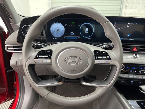 Used 2025 Hyundai Elantra SEL FWD image 17