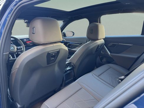 Used 2025 BMW i5 M60 image 26