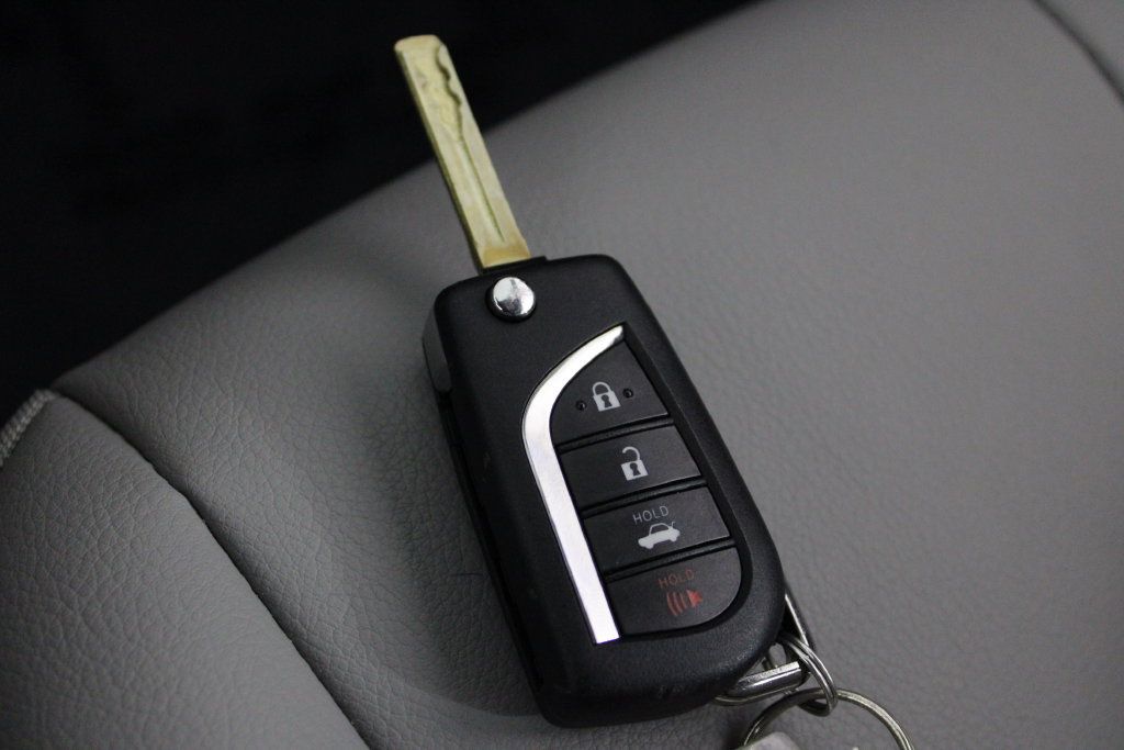 Used 2023 Toyota Camry SE FWD image 28