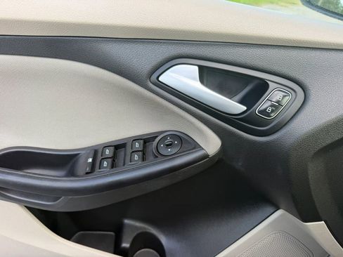 Used 2017 Ford Focus SE FWD image 30