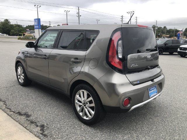 Used 2017 Kia Soul + FWD image 6