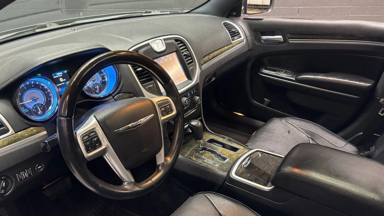 Used 2013 Chrysler 300 C RWD image 7