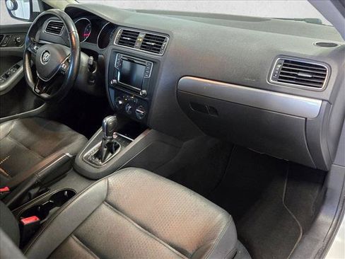 Used 2016 Volkswagen Jetta SE FWD image 18