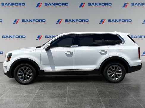 Used 2024 Kia Telluride LX FWD image 2