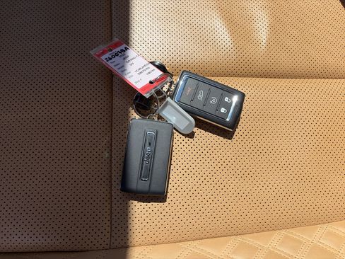 Used 2025 Jeep Grand Cherokee Summit AWD/4WD image 37