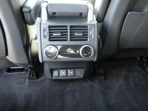 Certified 2024 Land Rover Discovery Dynamic SE AWD/4WD image 17
