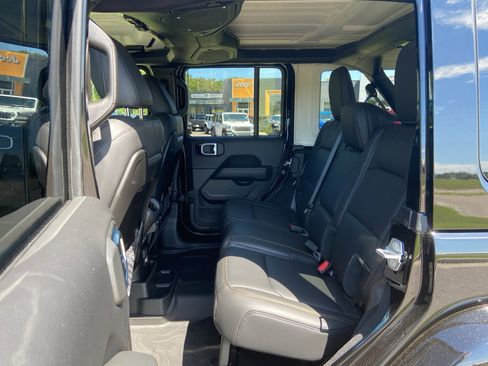 New 2025 Jeep Wrangler Sahara image 30