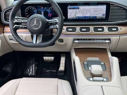 Used 2026 Mercedes-Benz GLS 580 4MATIC image 30