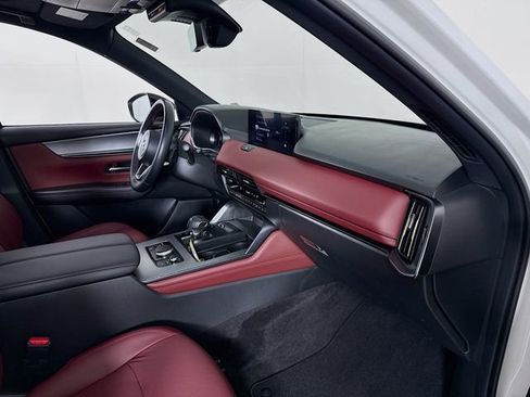 Used 2025 MAZDA CX-70 Plug-In Hybrid w/ Premium Plus image 26