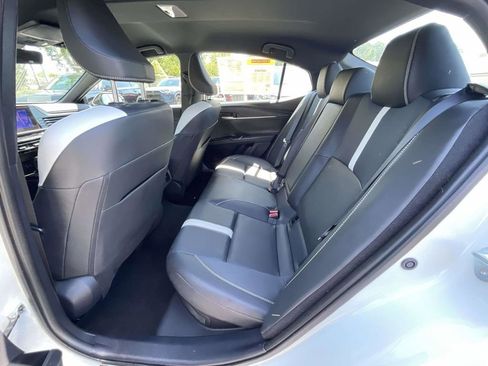 Used 2025 Toyota Camry SE w/ Convenience Package FWD image 13