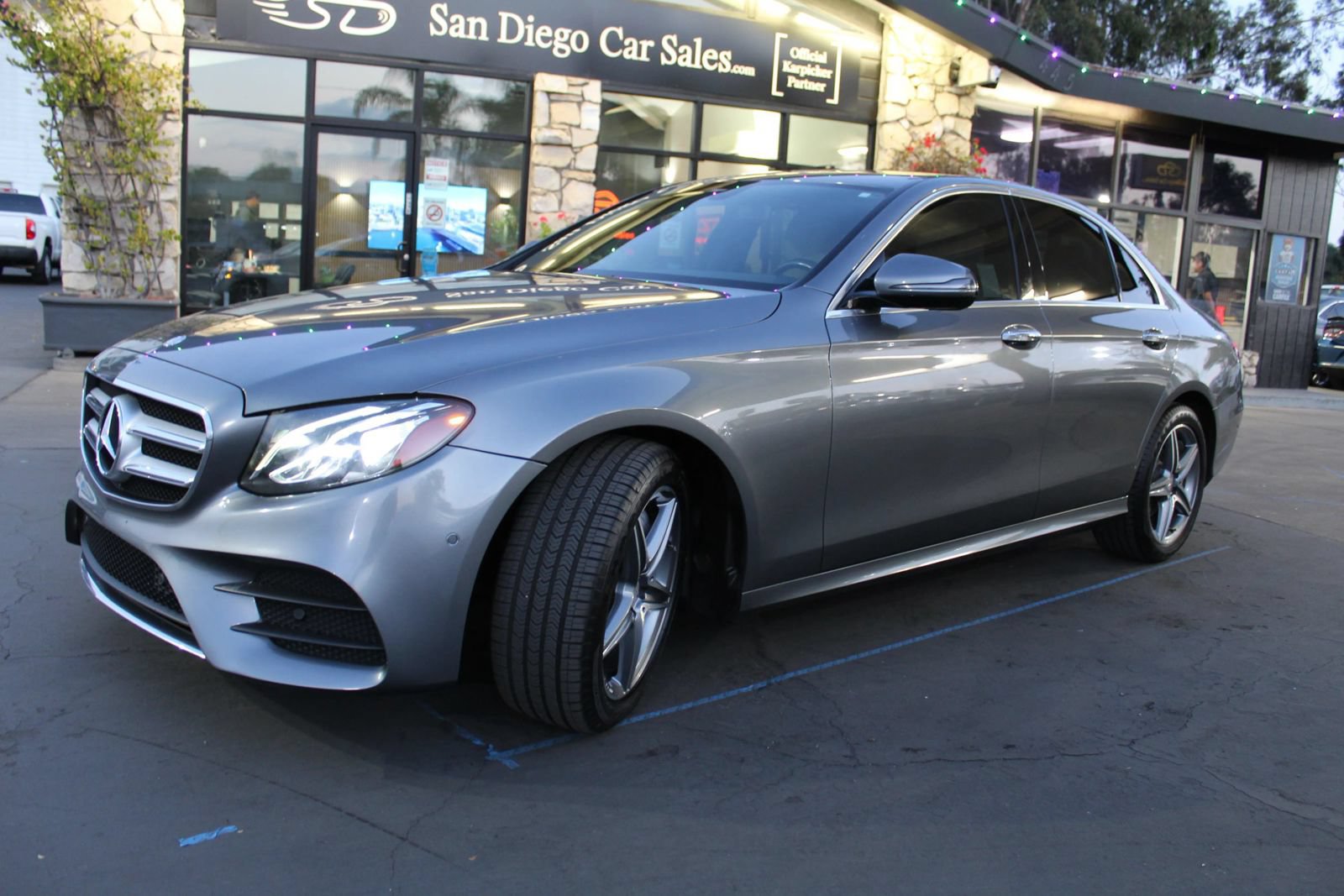 Used 2017 Mercedes-Benz E 300 image 1