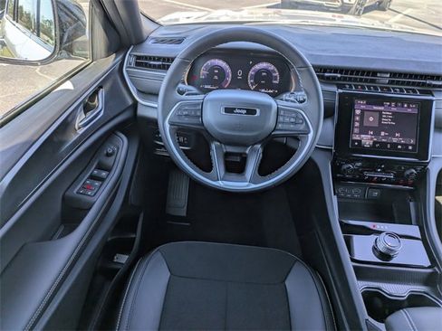 New 2025 Jeep Grand Cherokee L Altitude image 17