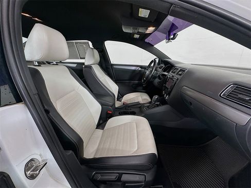 Used 2016 Volkswagen Jetta Sport image 27