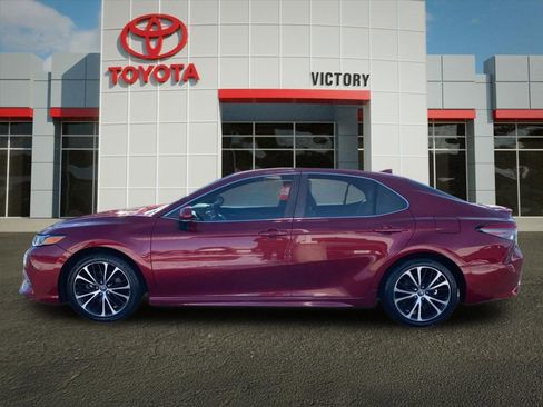 Used 2018 Toyota Camry SE image 6