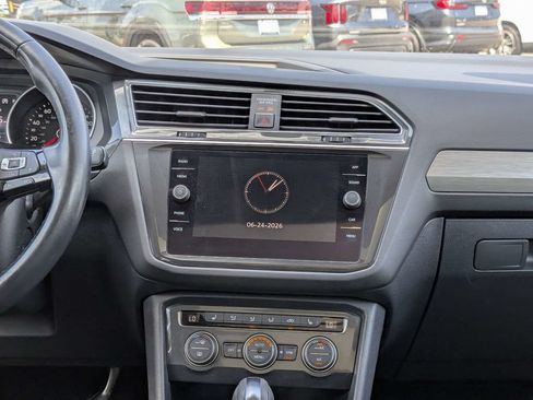 Used 2018 Volkswagen Tiguan SEL FWD image 23