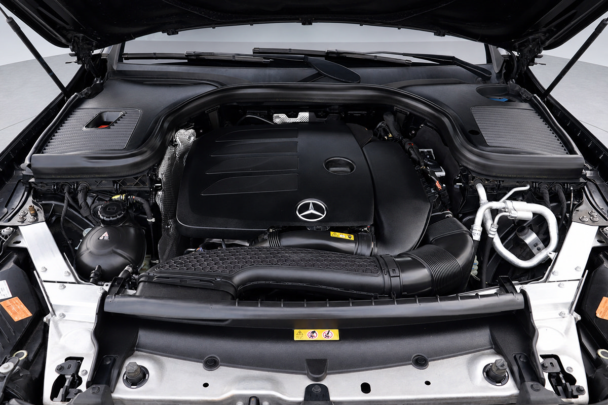 Used 2021 Mercedes-Benz GLC 300 w/ Premium Package image 40