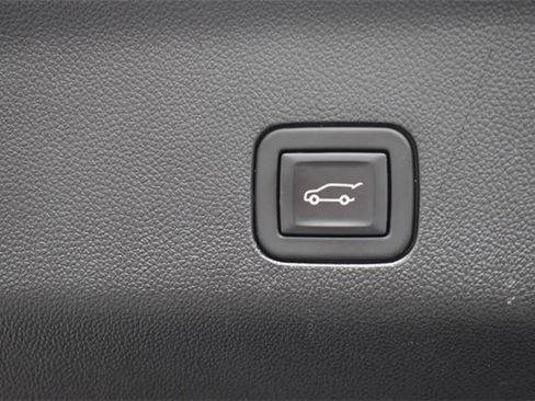 Certified 2023 Chevrolet Suburban RST w/ Sport Performance Package image 23