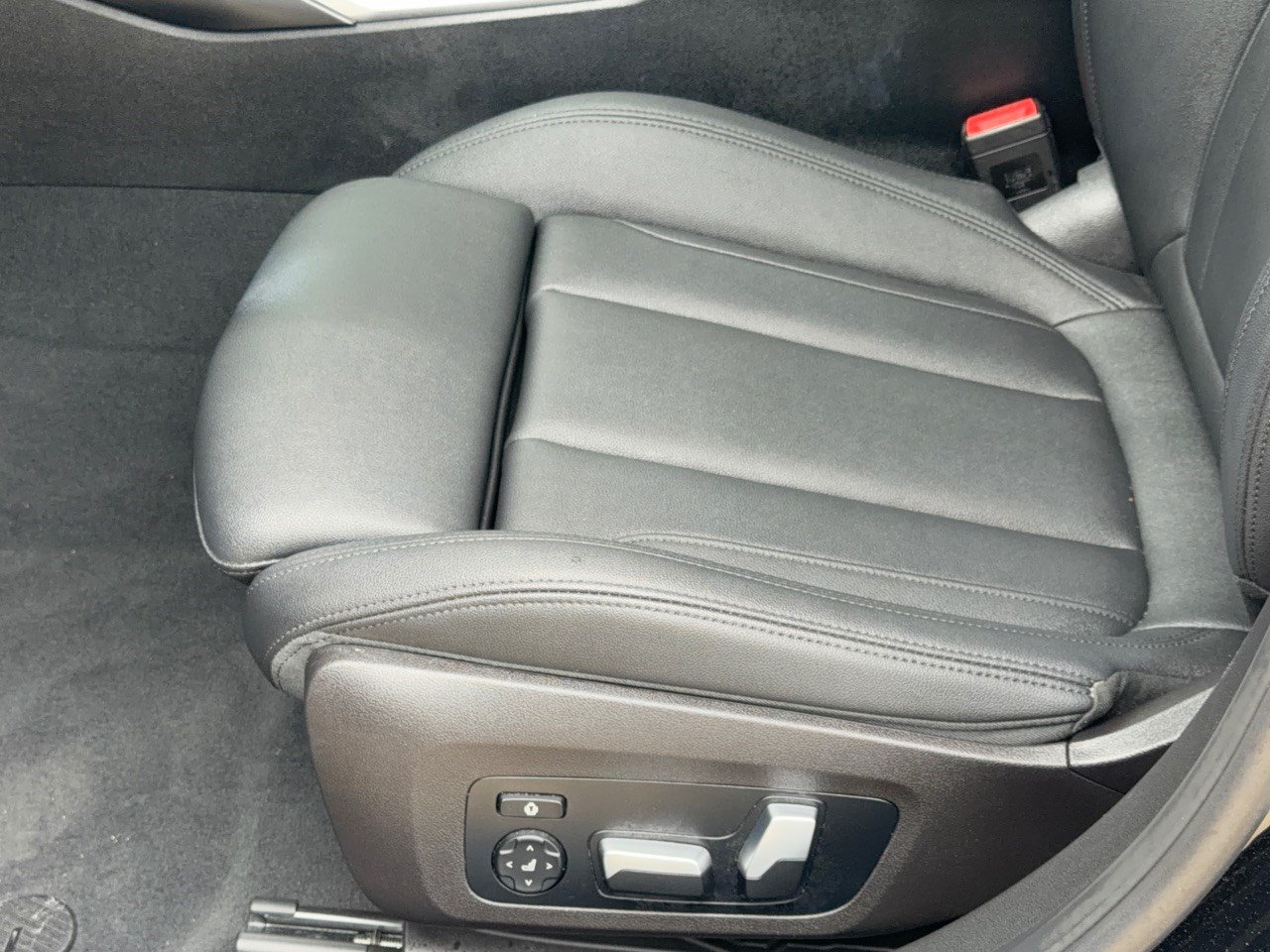 Used 2020 BMW 330i Sedan w/ Premium Package RWD image 16
