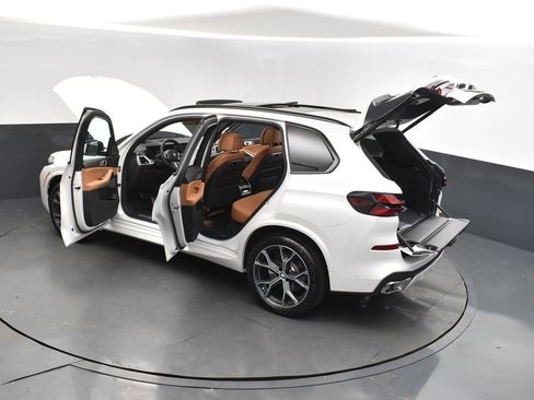 Certified 2026 BMW X5 xDrive40i w/ M Sport Package AWD/4WD image 47