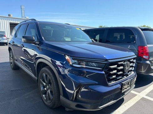 Used 2025 Honda Pilot Sport image 4
