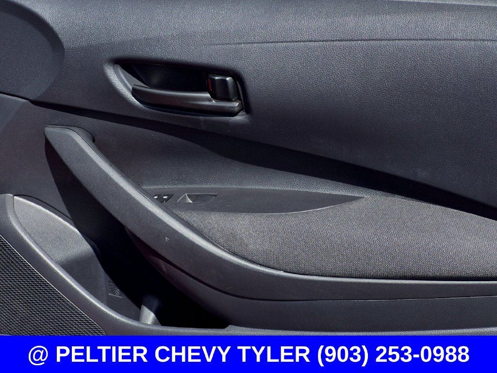 Used 2025 Toyota Corolla LE FWD image 12