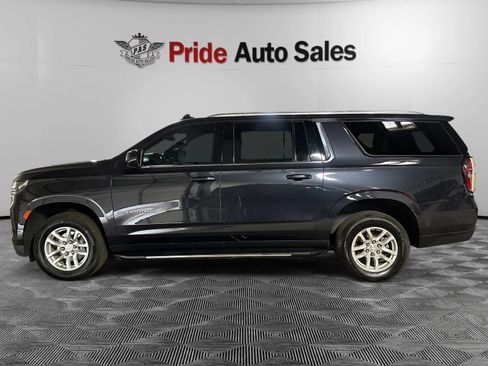 Used 2022 Chevrolet Suburban LT AWD/4WD image 4