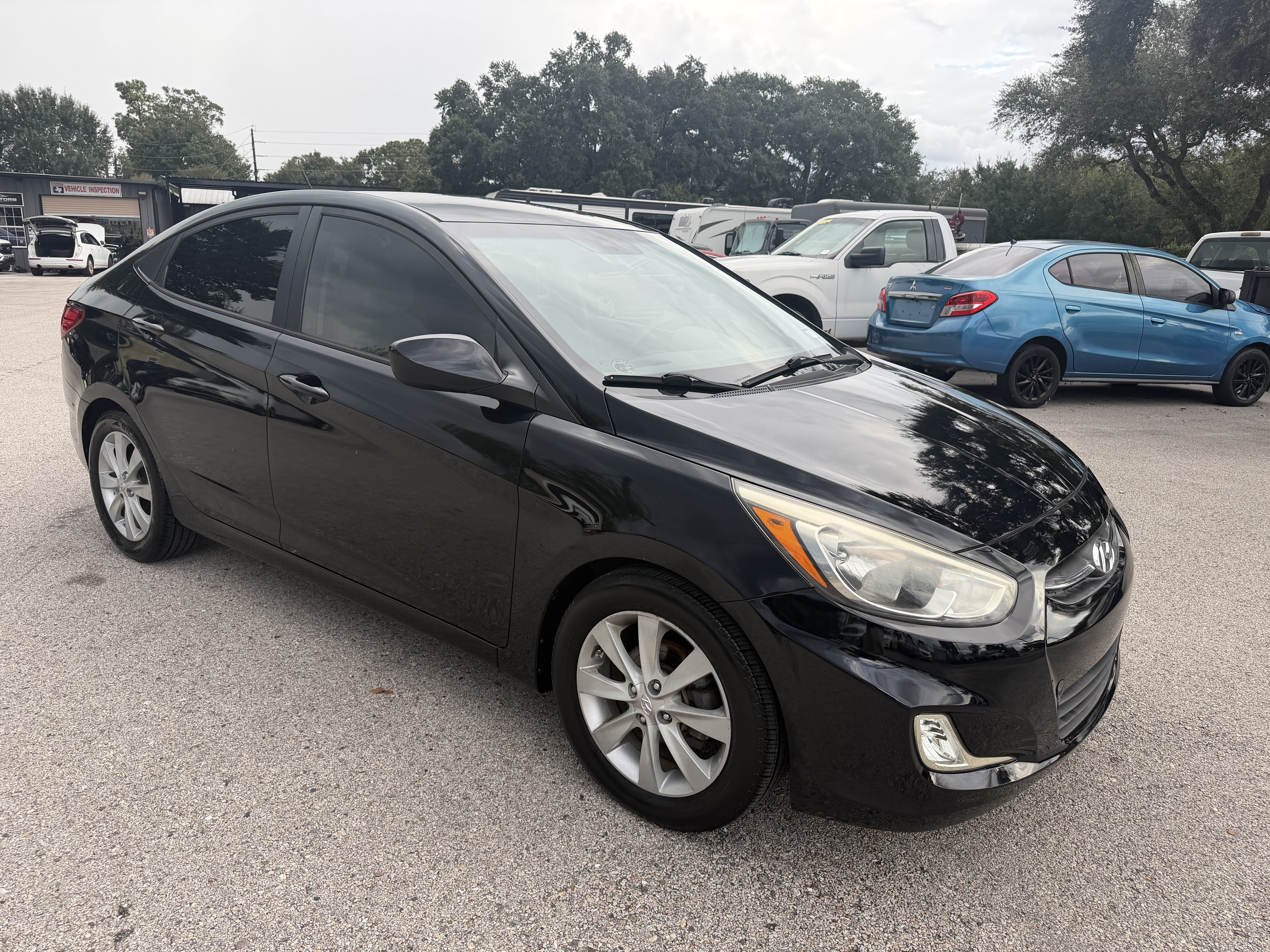 Used 2016 Hyundai Accent SE w/ Option Group 02 FWD image 3