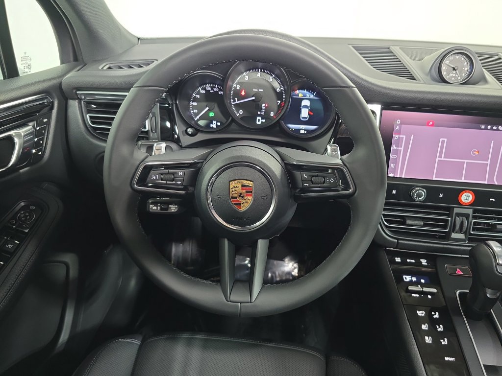 Certified 2026 Porsche Macan AWD/4WD image 14