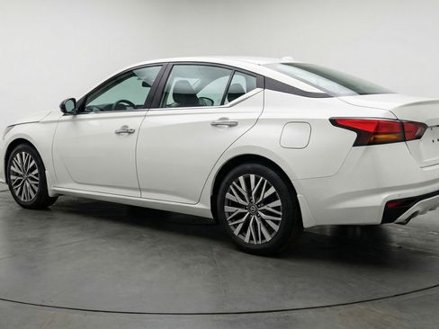 Used 2025 Nissan Altima 2.5 SV image 6