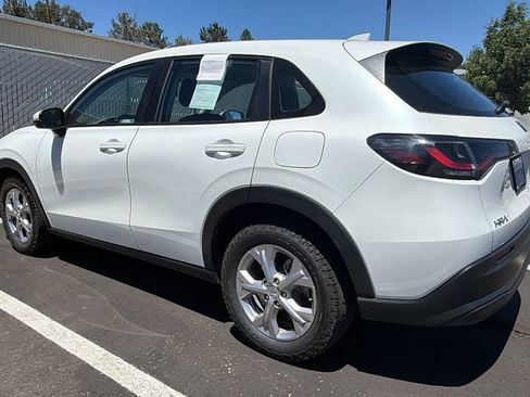 Used 2023 Honda HR-V LX image 3