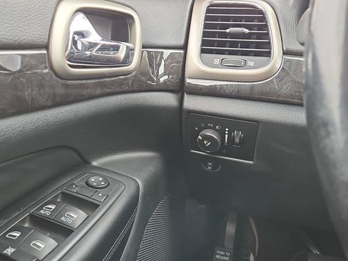 Used 2012 Jeep Grand Cherokee Laredo w/ Laredo E Group RWD image 21