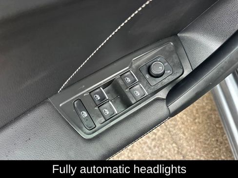 Used 2024 Volkswagen Tiguan SE image 12