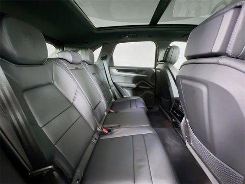 New 2026 Porsche Cayenne Base image 29