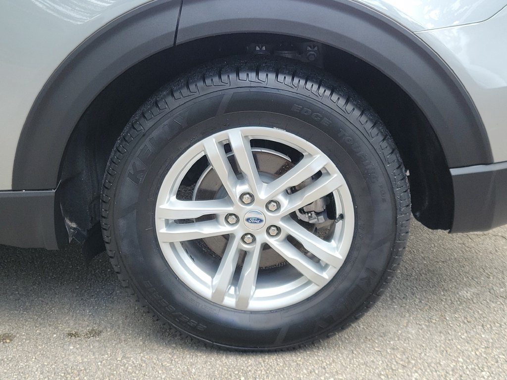 Used 2024 Ford Explorer XLT RWD image 5