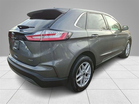 Used 2024 Ford Edge SEL image 4