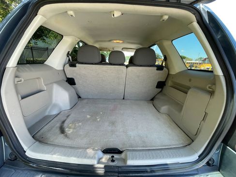 Used 2010 Ford Escape XLS FWD image 24