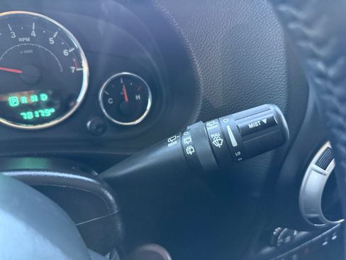 Used 2016 Jeep Wrangler Unlimited Sahara w/ Connectivity Group AWD/4WD image 19
