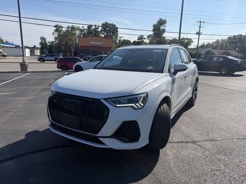 Used 2023 Audi Q3 2.0T Premium Plus w/ Premium Plus Package AWD/4WD image 2