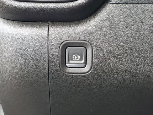 Used 2019 Chevrolet Silverado 1500 Custom w/ Custom Convenience Package AWD/4WD image 15