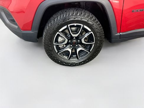 Used 2025 Jeep Compass Trailhawk AWD/4WD image 11