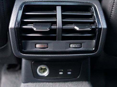 Used 2020 Audi Q3 2.0T Premium image 21