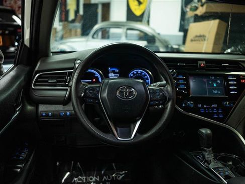Used 2019 Toyota Camry LE FWD image 15