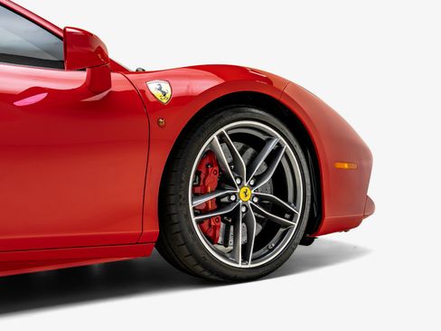 Used 2018 Ferrari 488 GTB RWD image 17