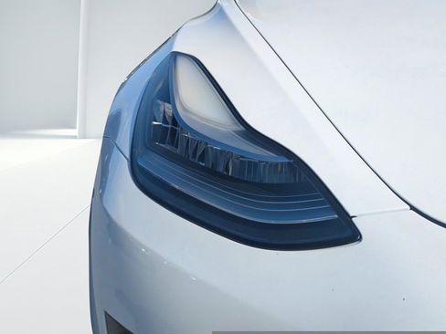 Used 2020 Tesla Model 3 Standard Range Plus image 8