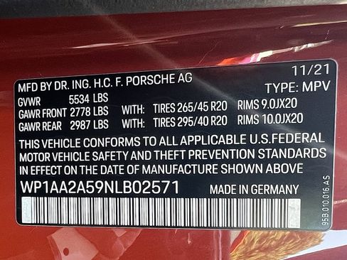 Used 2022 Porsche Macan image 48