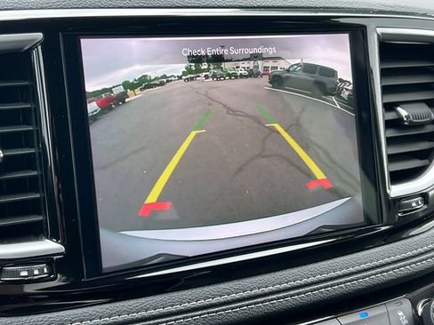 Used 2024 Chrysler Pacifica Limited w/ Trailer Tow Group FWD image 27