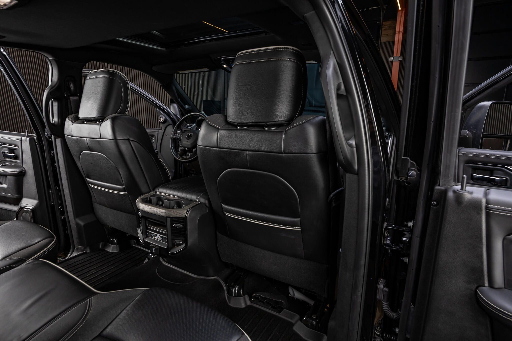 Used 2025 RAM 3500 Limited AWD/4WD image 46