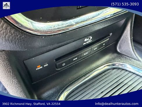 Used 2015 Chrysler Town & Country S FWD image 28