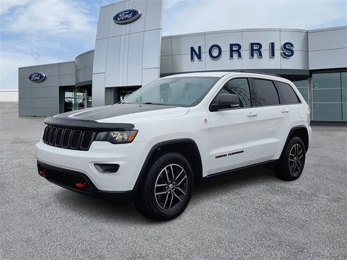 Used 2018 Jeep Grand Cherokee Trailhawk image 2