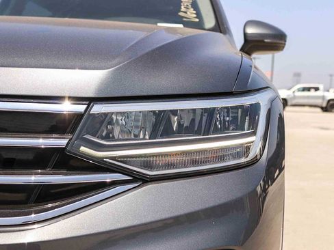 Certified 2022 Volkswagen Tiguan SE FWD image 7
